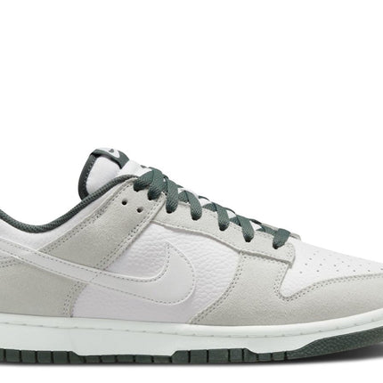 NIKE DUNK LOW SE 'PHOTON DUST VINTAGE GREEN'