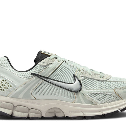NIKE WMNS AIR ZOOM VOMERO 5 'LIGHT SILVER CHROME'