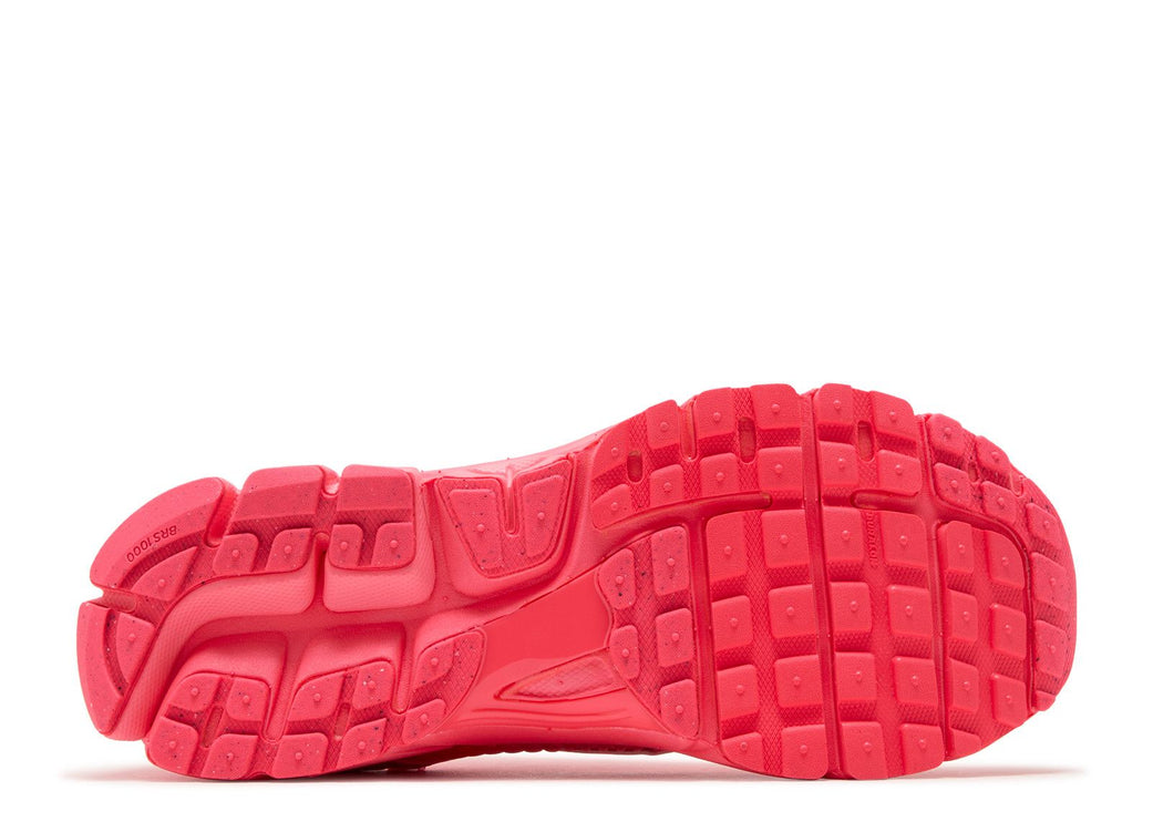 NIKE AIR ZOOM VOMERO 5 'HOT PUNCH'