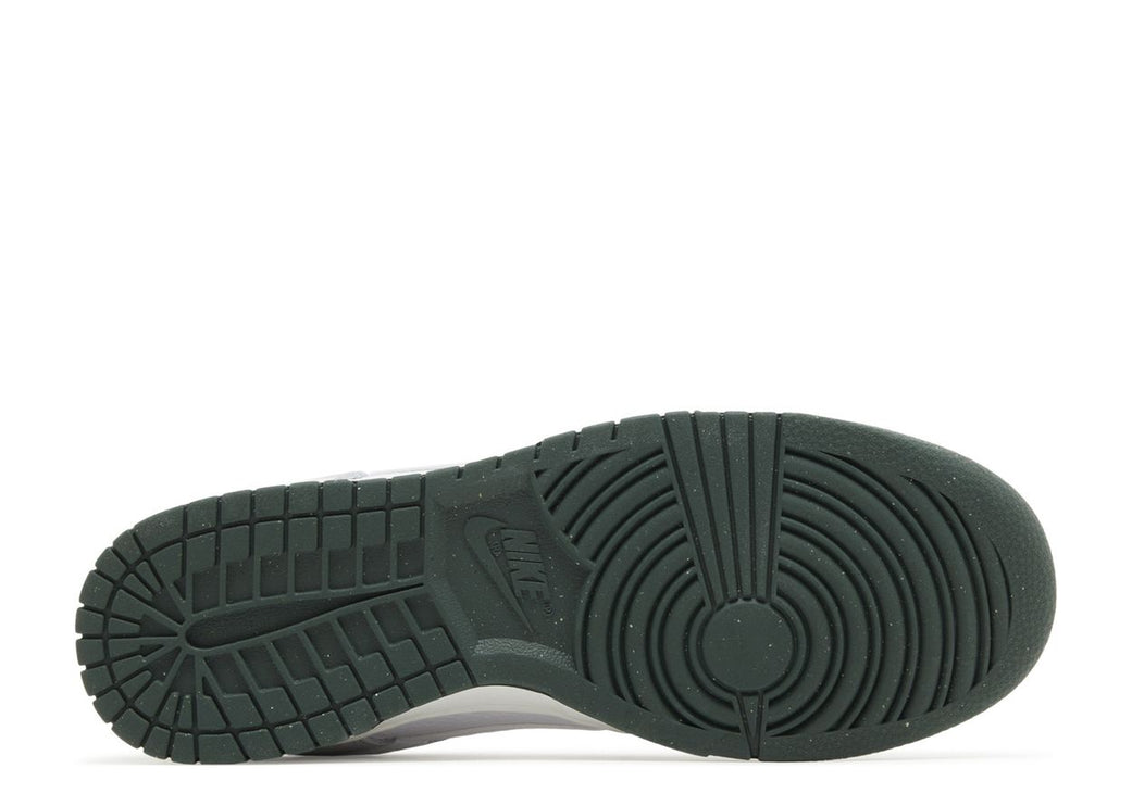 NIKE DUNK LOW SE 'PHOTON DUST VINTAGE GREEN'